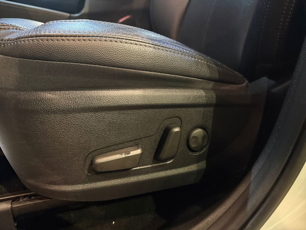 Used 2019 Hyundai Santa Fe Limited image 16