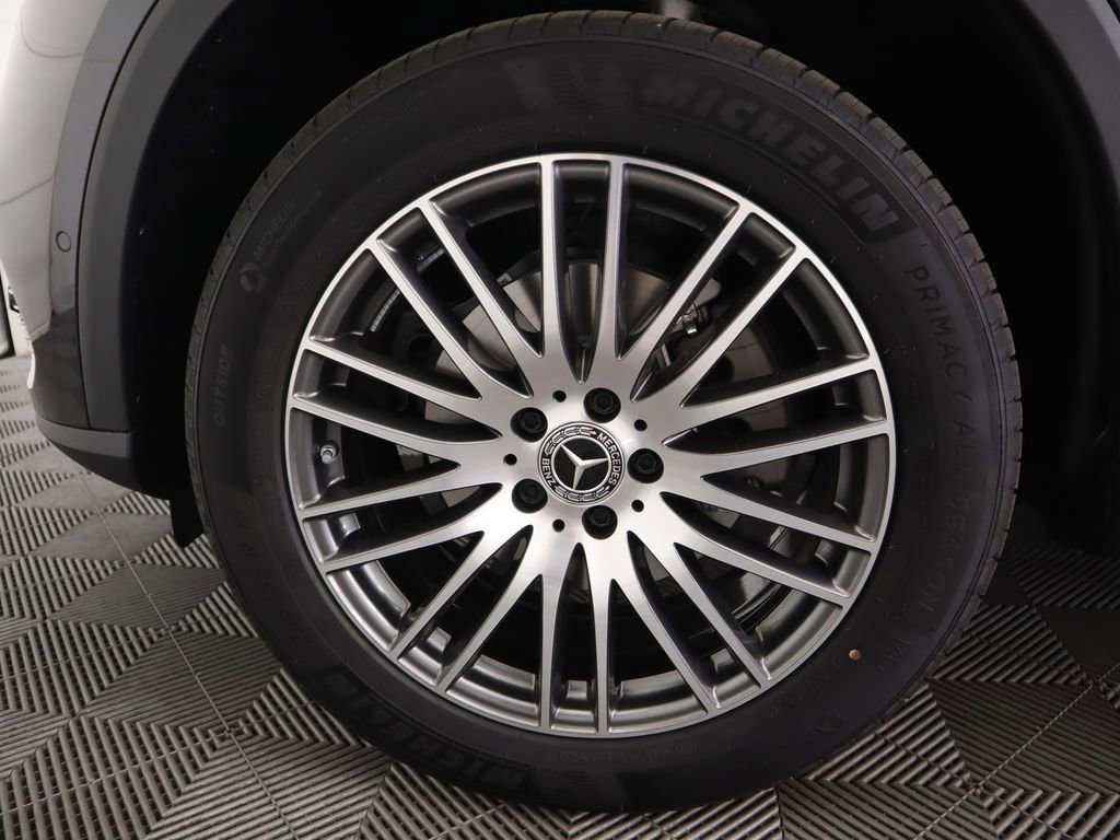 Used 2026 Mercedes-Benz GLC 300 4MATIC image 32
