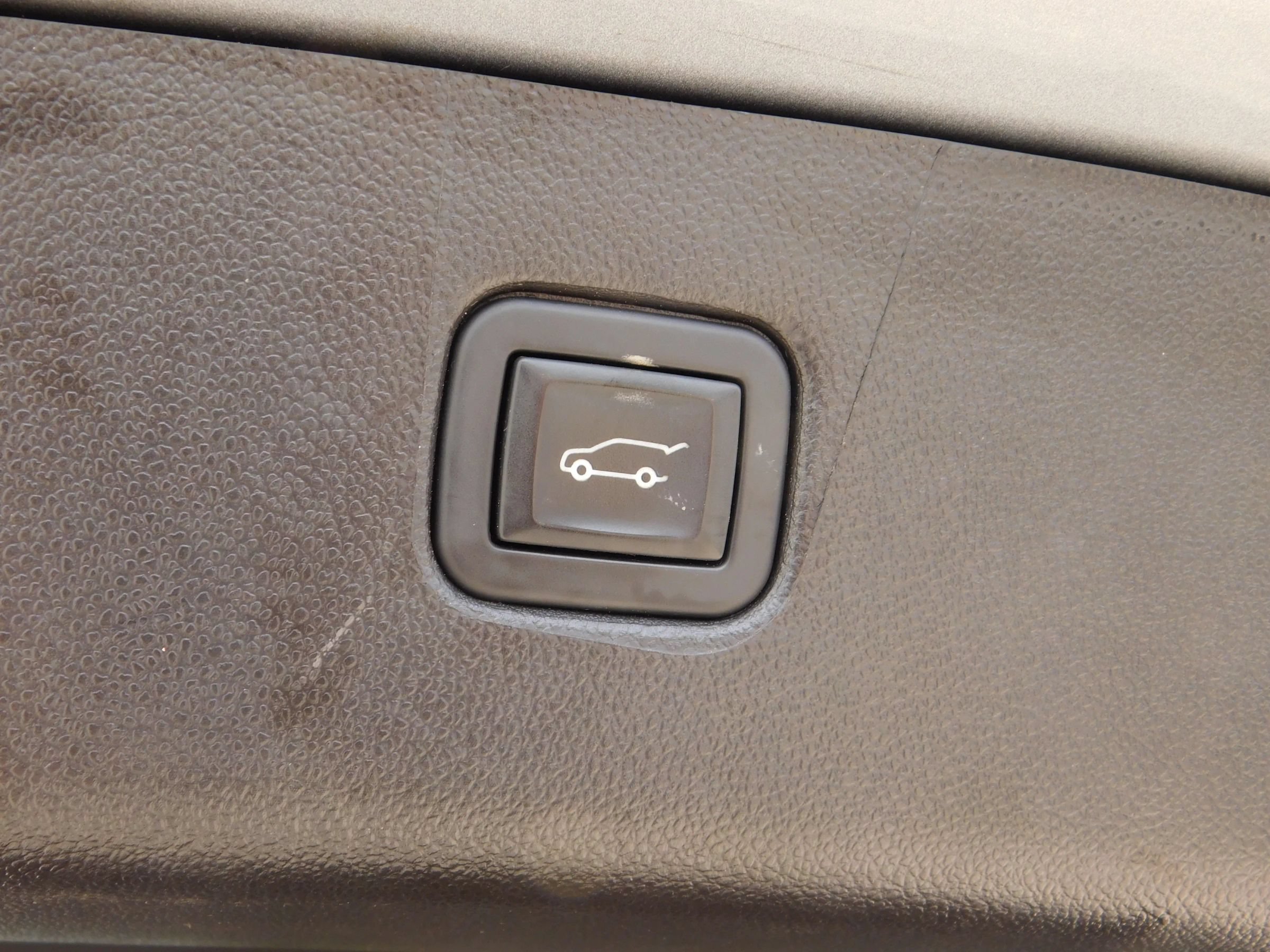 Used 2024 Chevrolet Blazer LT w/ Convenience Package FWD image 6