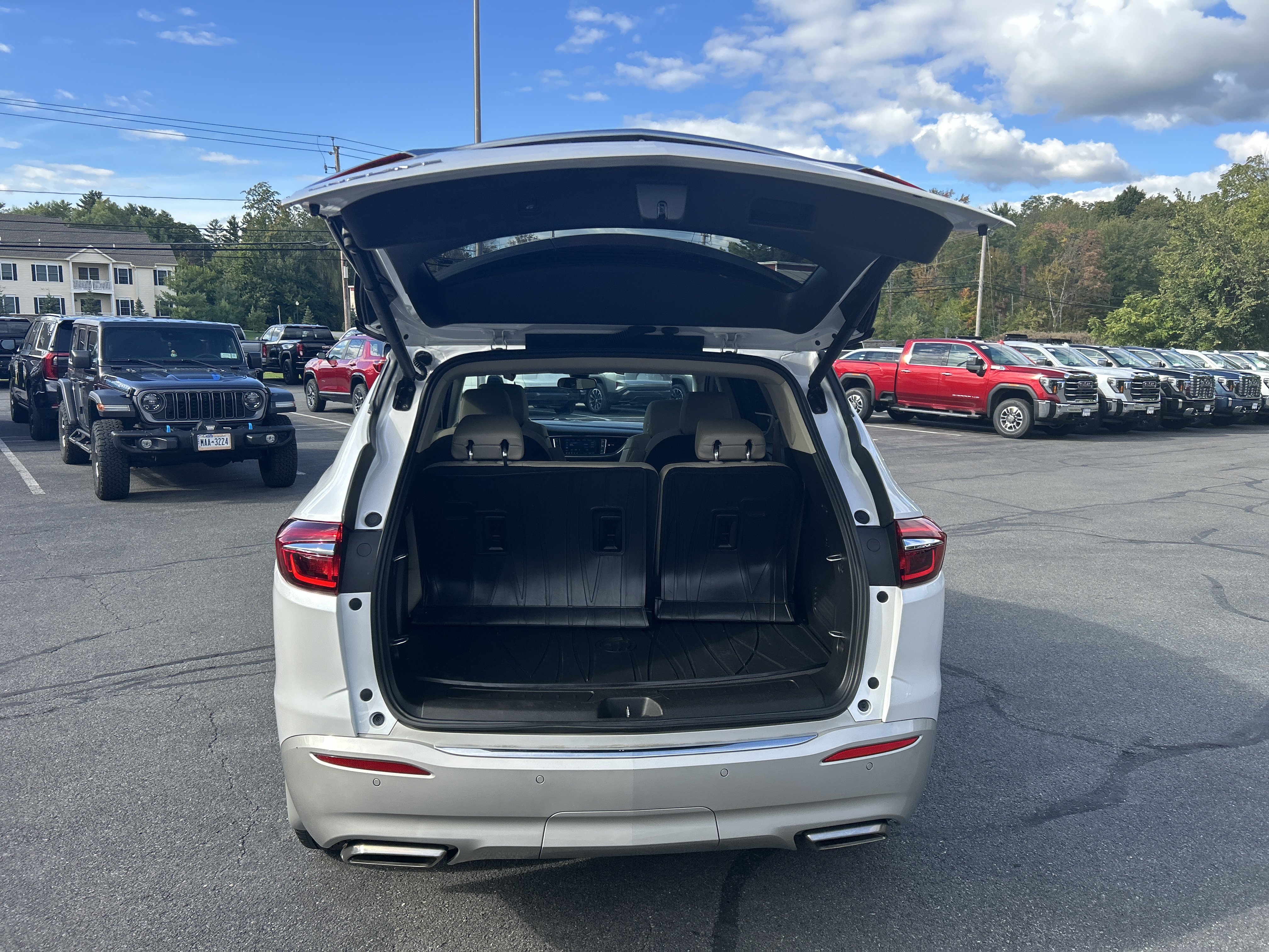 Used 2020 Buick Enclave Premium w/ Sun and Sites Package AWD/4WD image 9