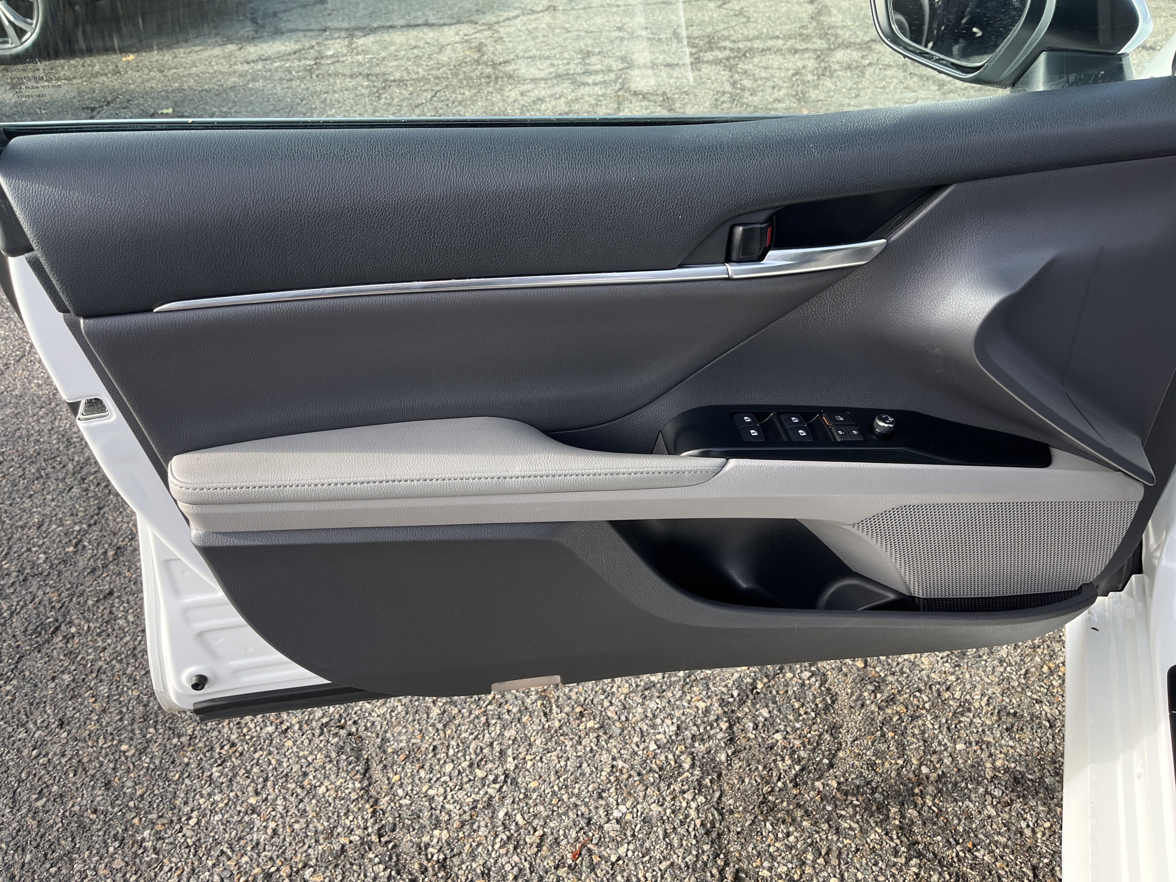 Used 2020 Toyota Camry XLE image 15