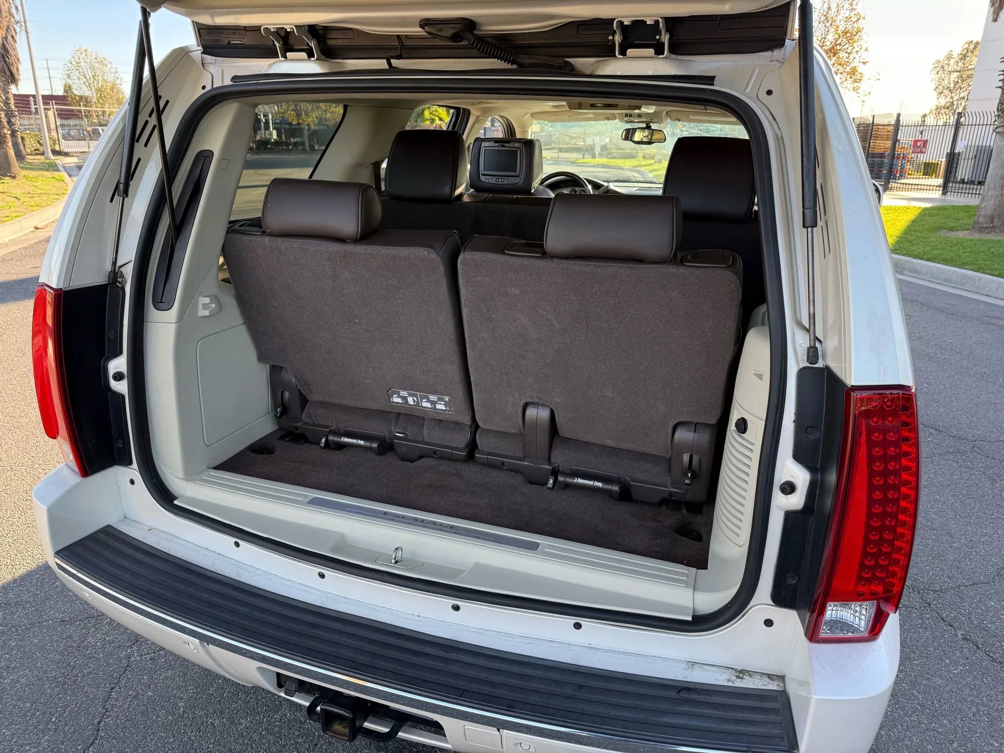 Used 2013 Cadillac Escalade Platinum image 28