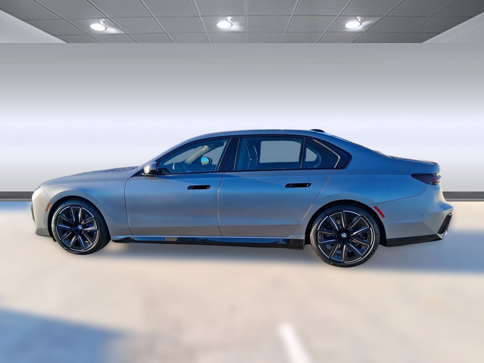 Used 2026 BMW i7 xDrive60 w/ Premium Package AWD/4WD image 2