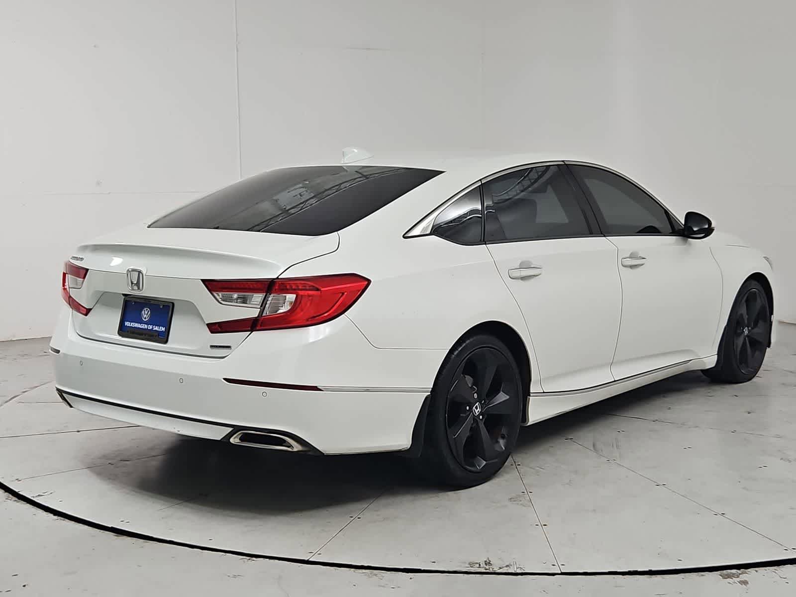Used 2018 Honda Accord Touring image 6