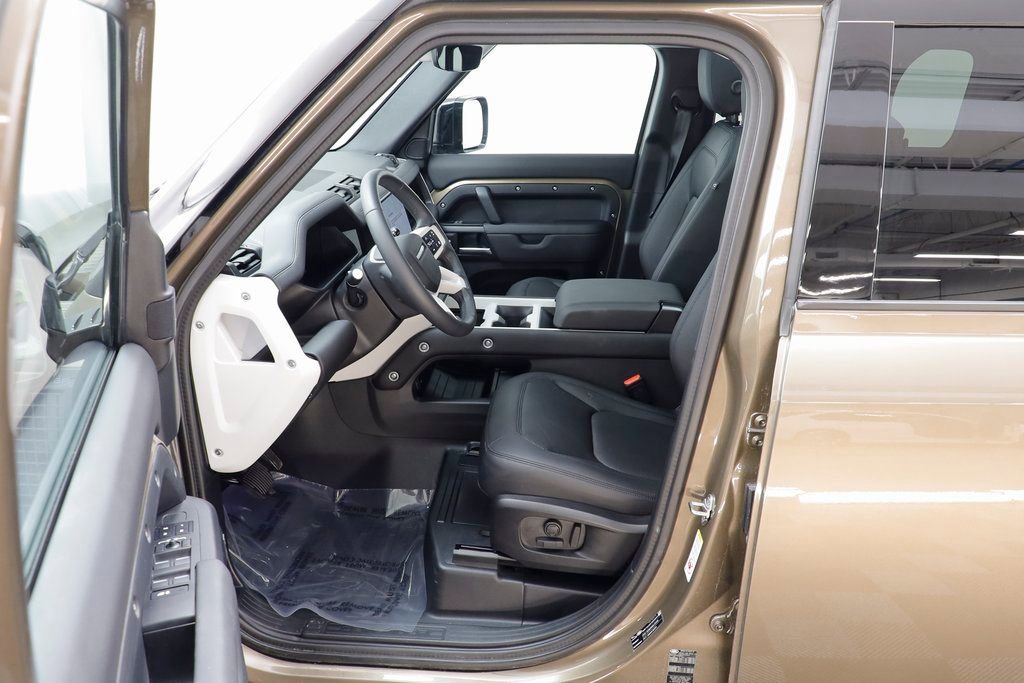 Used 2025 Land Rover Defender 110 S image 6