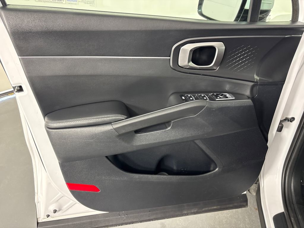 Used 2024 Kia Sorento LX image 26