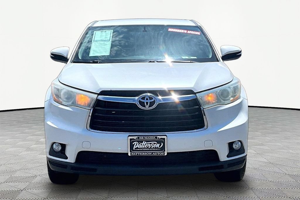 Used 2016 Toyota Highlander Plus w/ Preferred Accessory Package FWD image 3