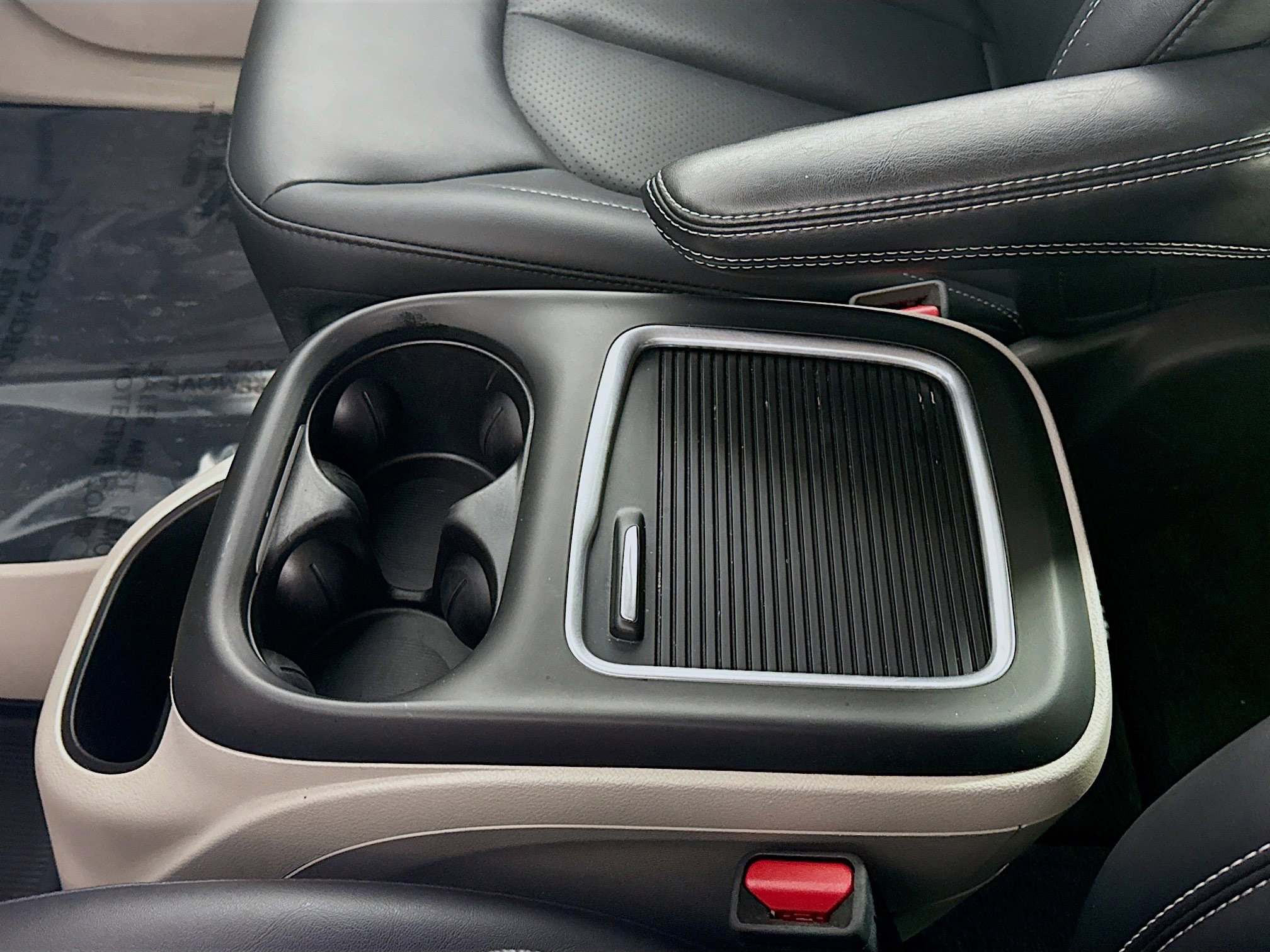 Used 2024 Chrysler Pacifica Touring-L image 18