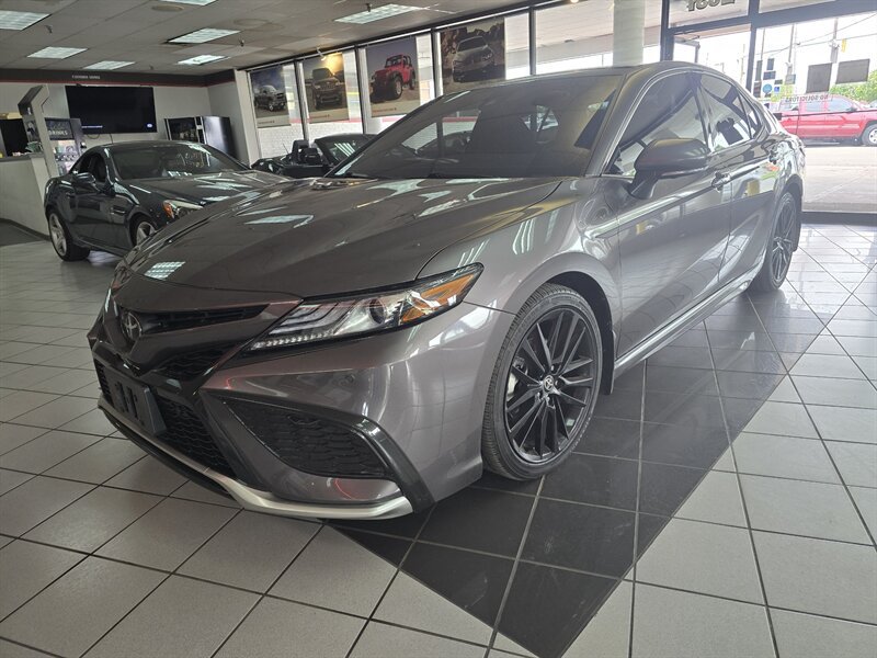 Used 2023 Toyota Camry XSE w/ Navigation Package FWD image 1