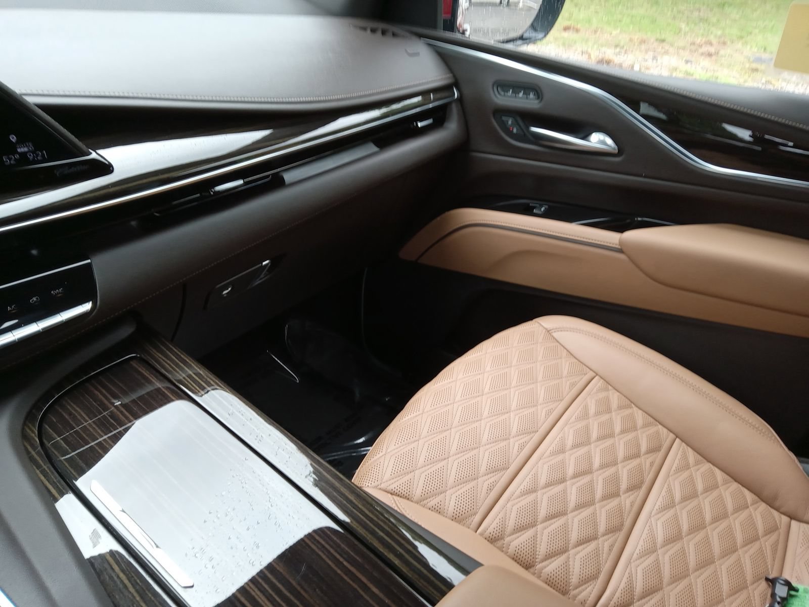 Used 2021 Cadillac Escalade ESV Premium Luxury AWD/4WD image 20