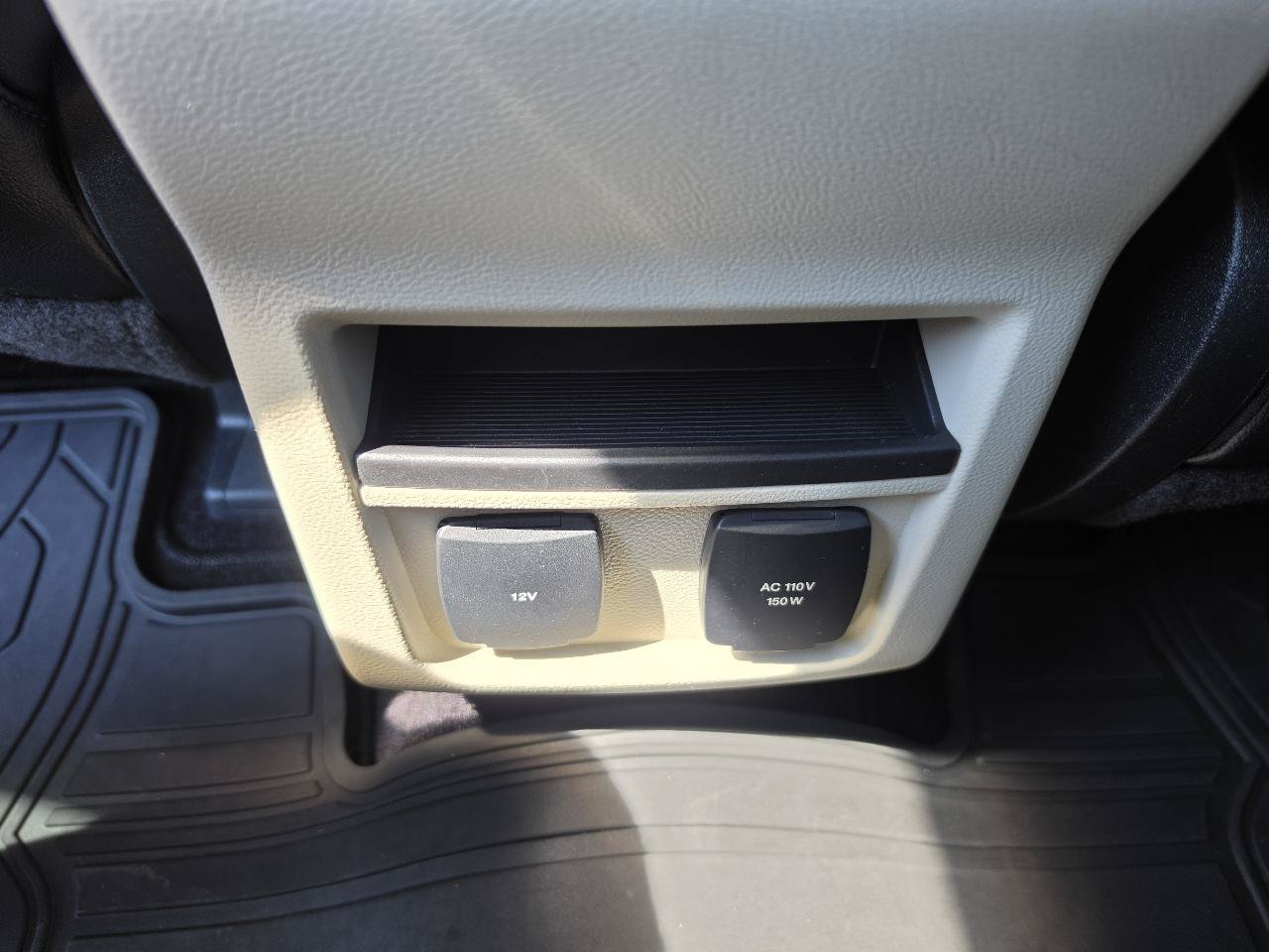 Used 2015 Ford Edge Titanium w/ Technology Package FWD image 10