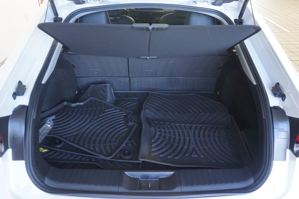 Used 2024 Toyota Prius XLE AWD/4WD image 17