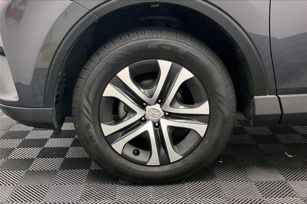 Used 2016 Toyota RAV4 LE image 8