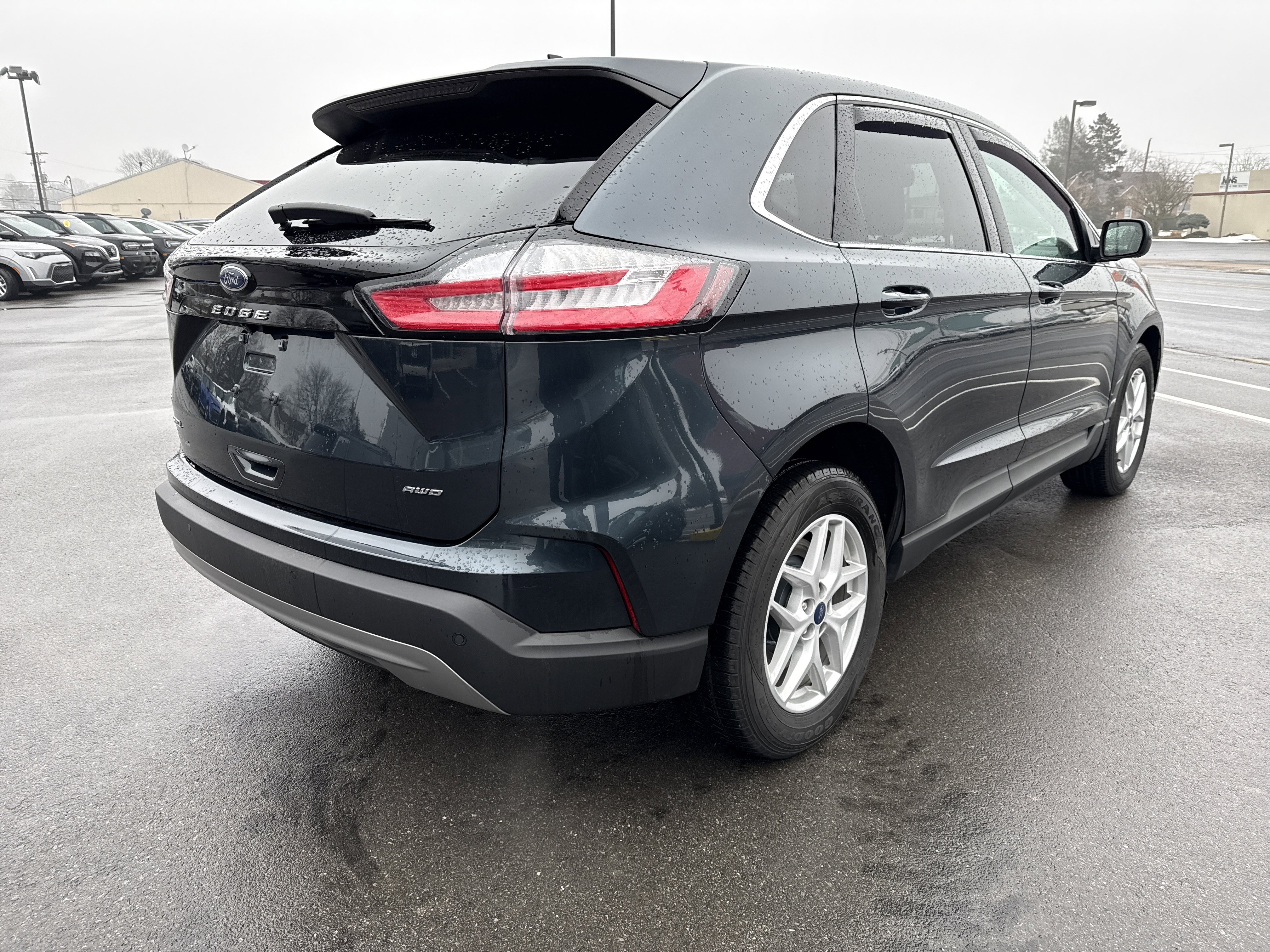Used 2022 Ford Edge SEL w/ Convenience Package image 3