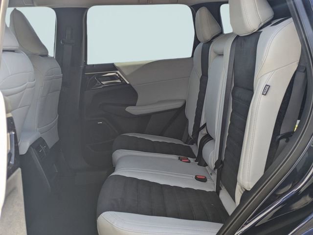 New 2026 Mitsubishi Outlander SE image 13