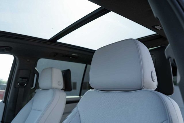 New 2026 Chevrolet Suburban Premier RWD image 14