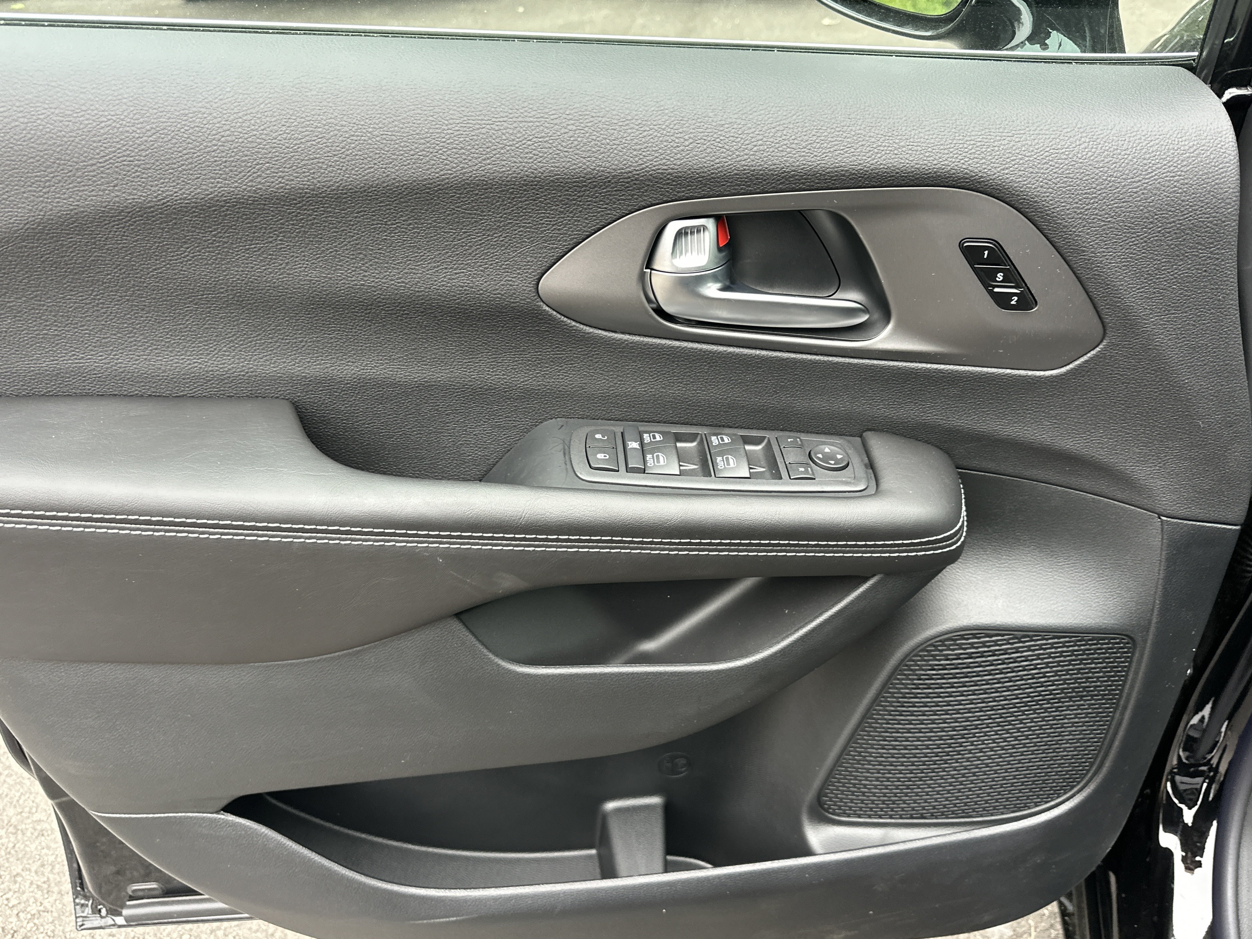 New 2027 Chrysler Pacifica Select FWD image 27