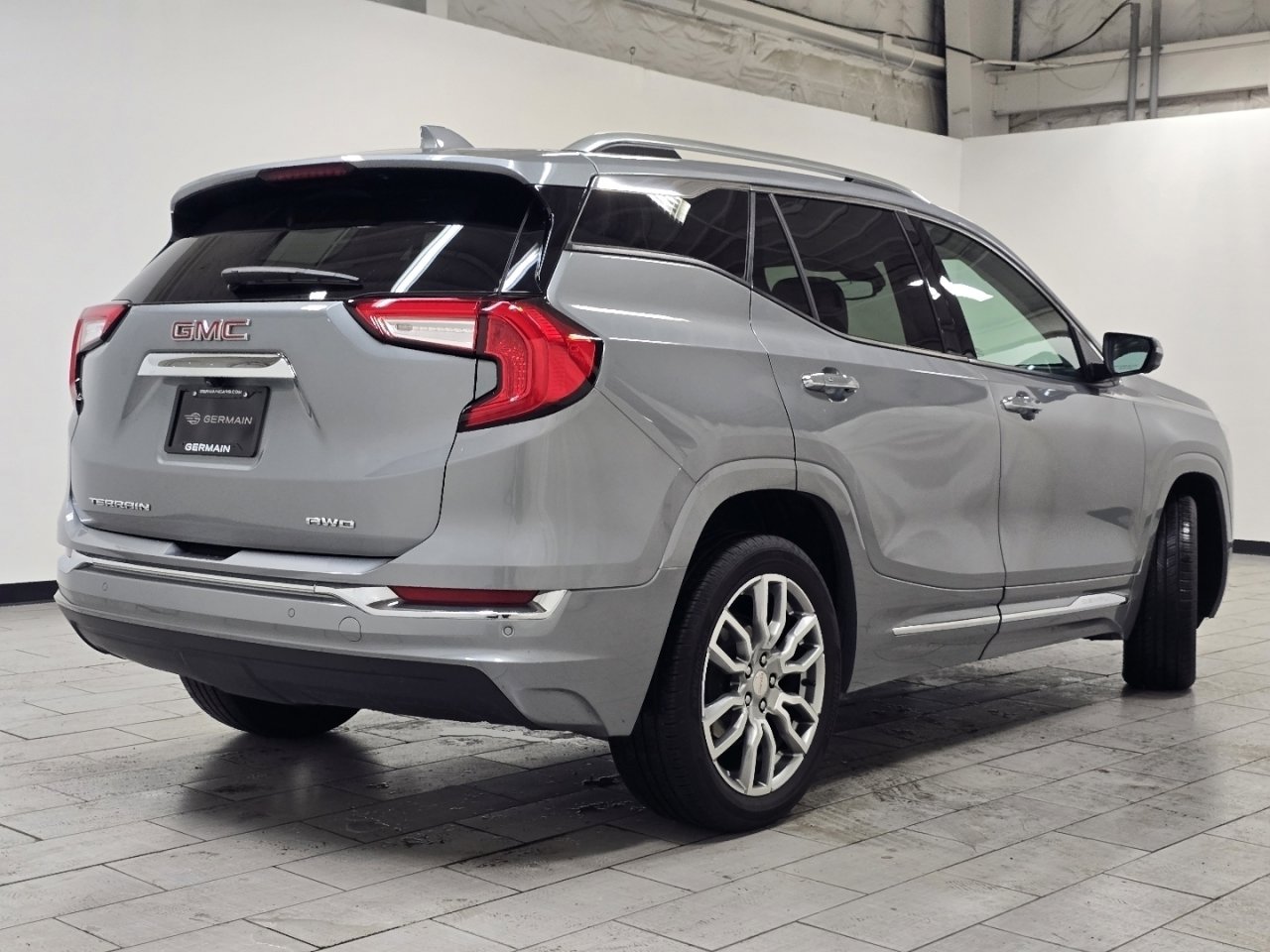 Used 2024 GMC Terrain Denali w/ Denali Premium Package image 18