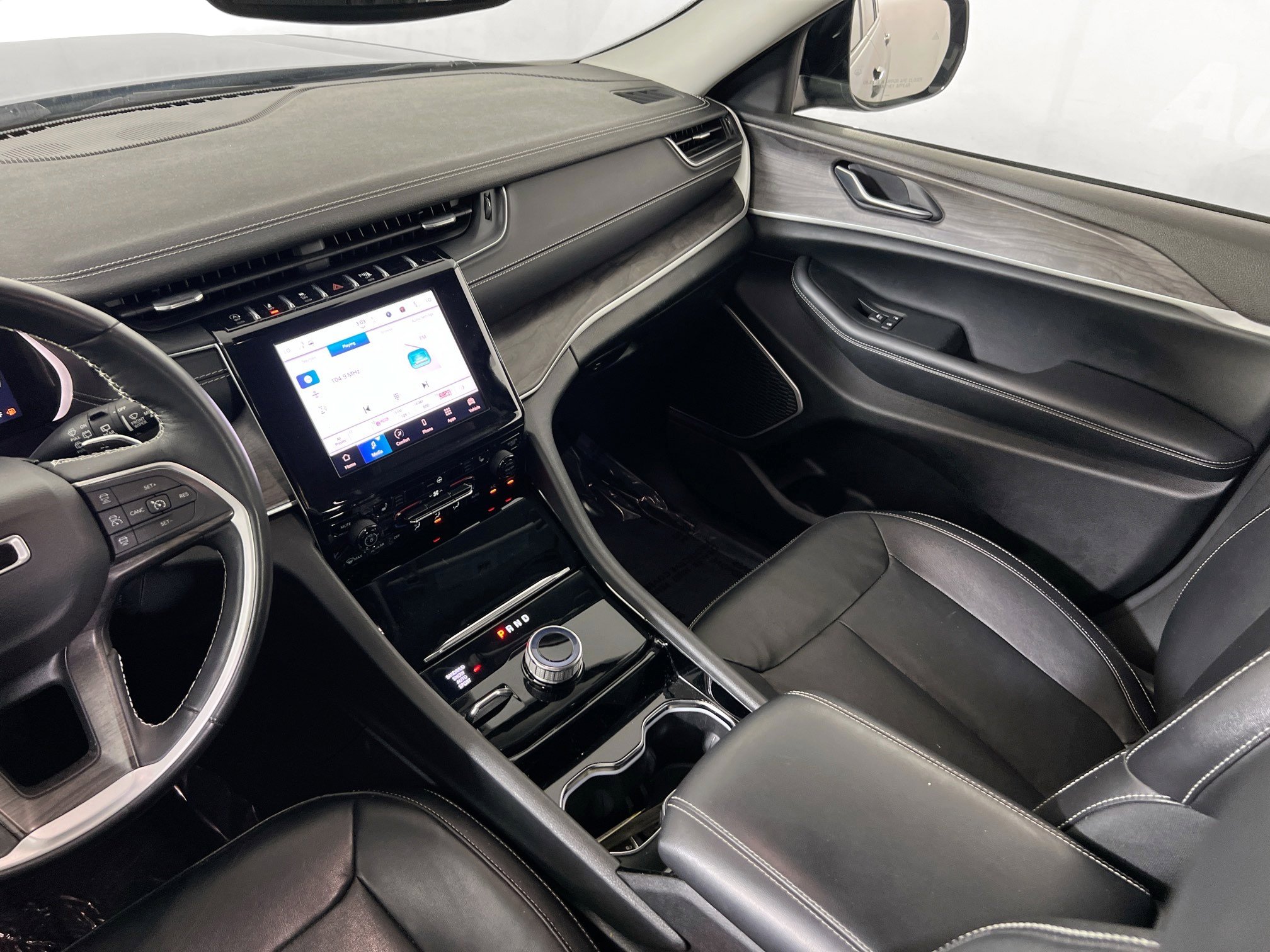 Used 2022 Jeep Grand Cherokee Limited image 22