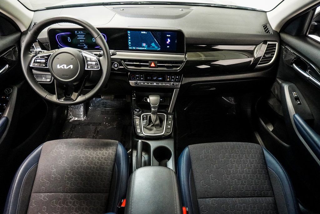 Used 2025 Kia Seltos S image 12