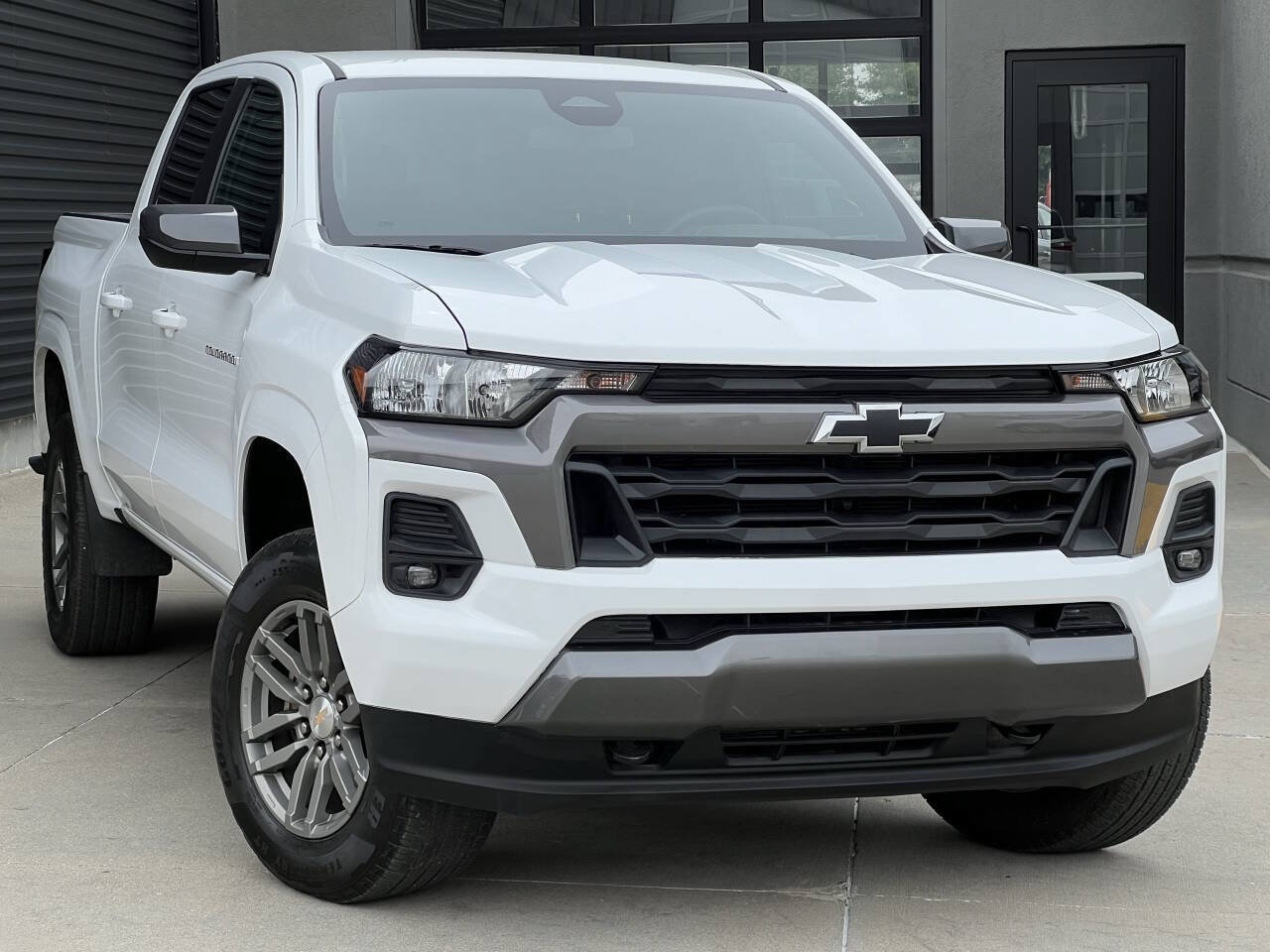 Used 2023 Chevrolet Colorado LT w/ LT Convenience Package AWD/4WD image 5