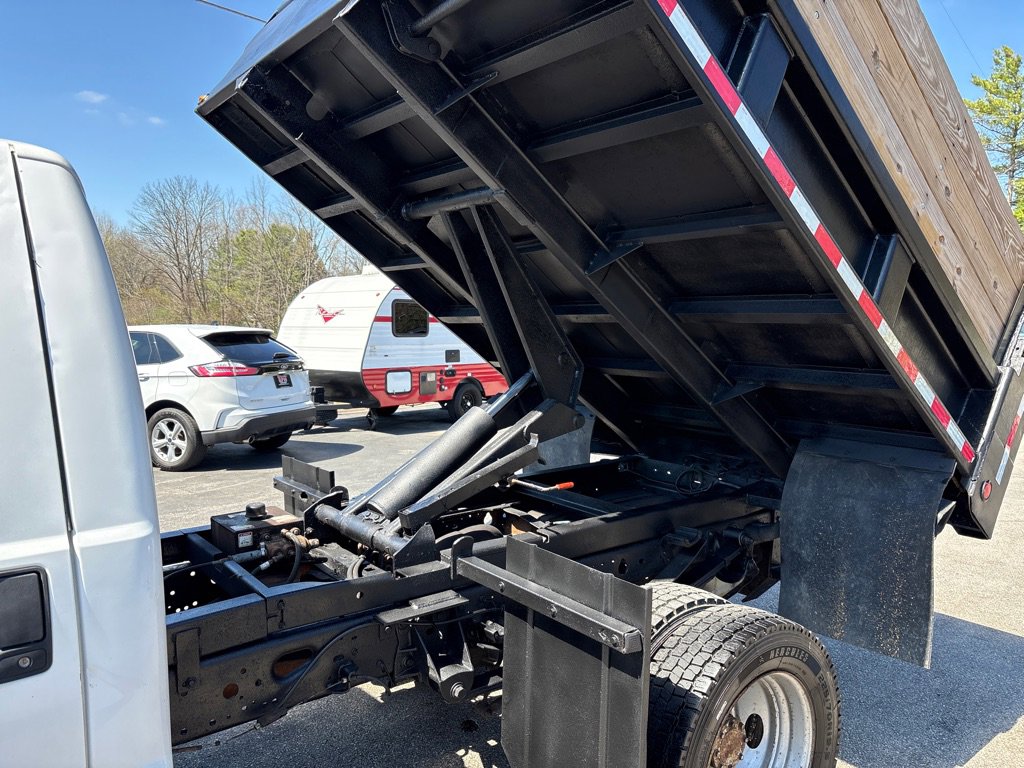 Used 2007 Ford F550 4x4 Regular Cab Super Duty image 14