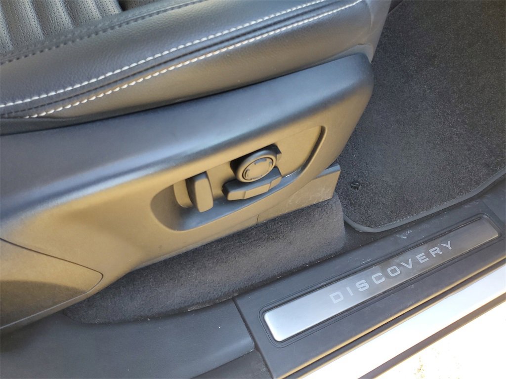 Used 2024 Land Rover Discovery S image 39