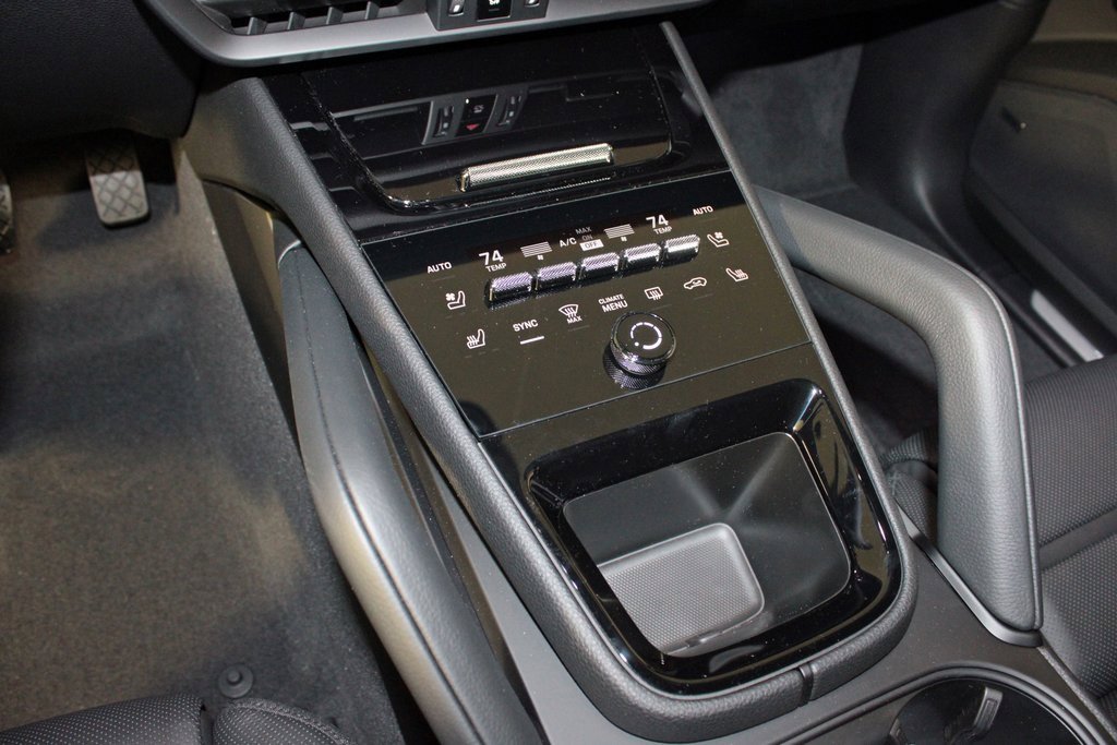 Used 2025 Porsche Cayenne Coupe image 29