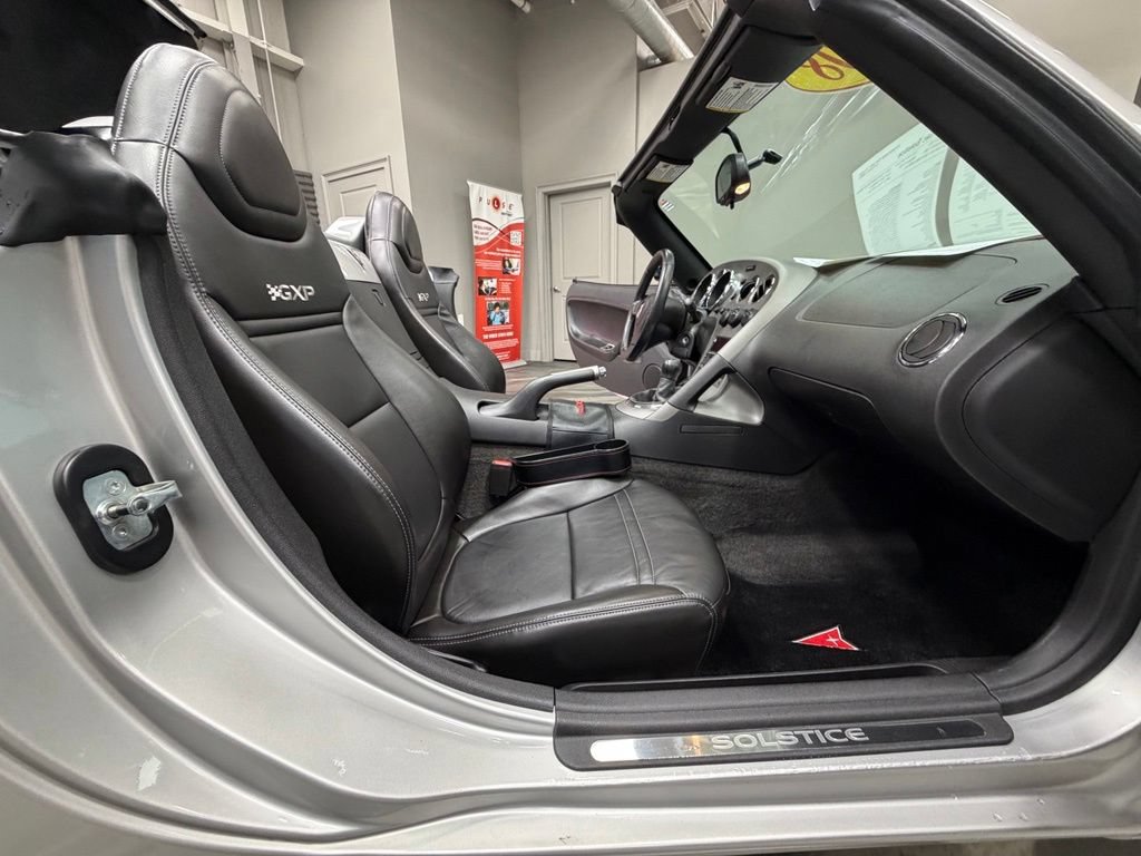 Used 2008 Pontiac Solstice GXP w/ Premium Package RWD image 37