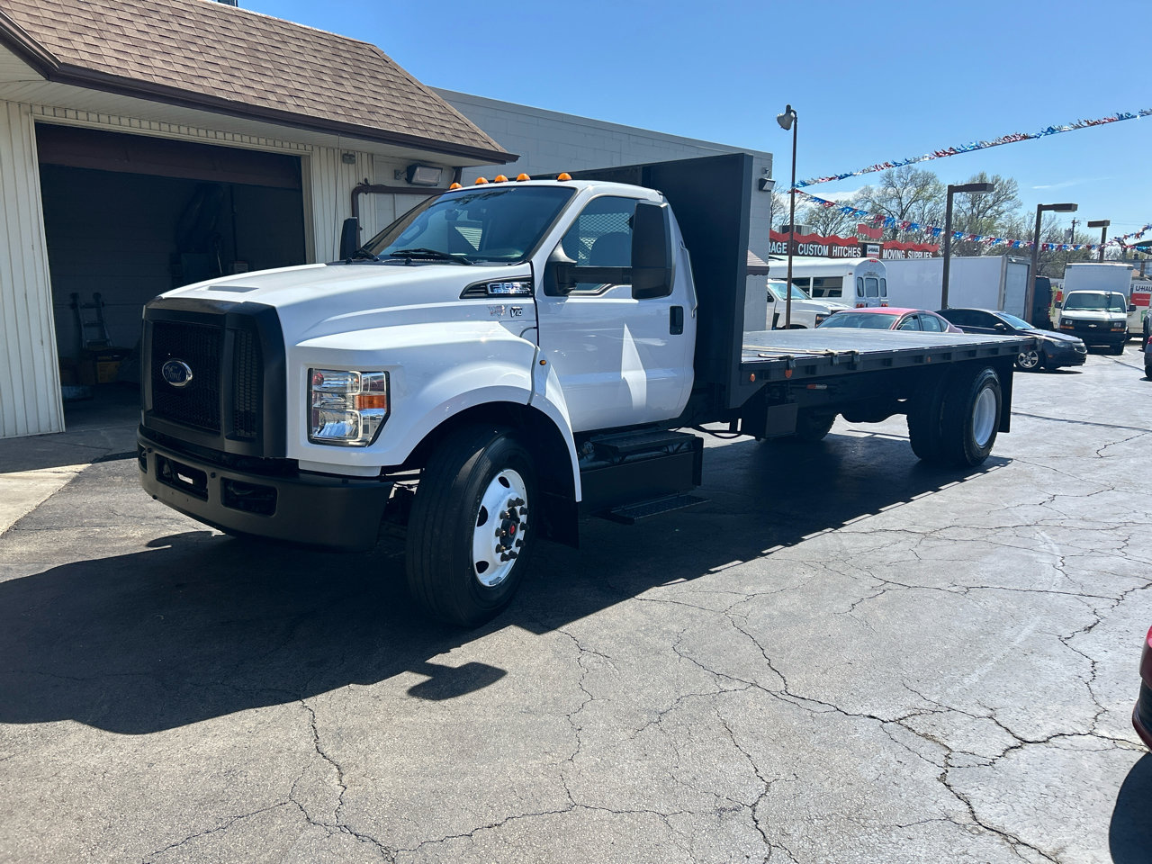 Used 2017 Ford F650 2WD Regular Cab Super Duty image 2