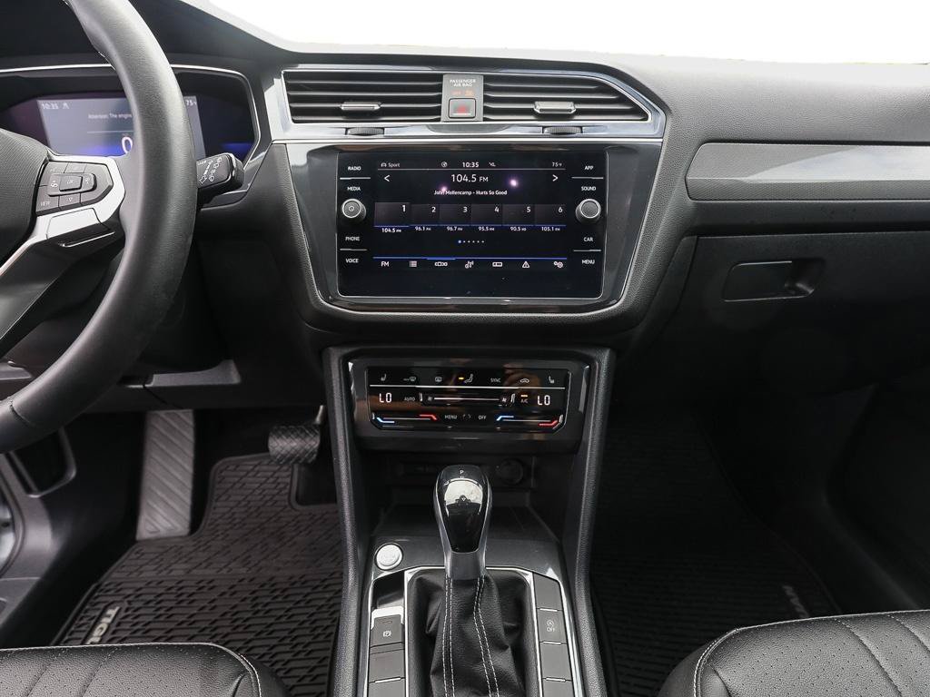 Used 2022 Volkswagen Tiguan SE AWD/4WD image 17