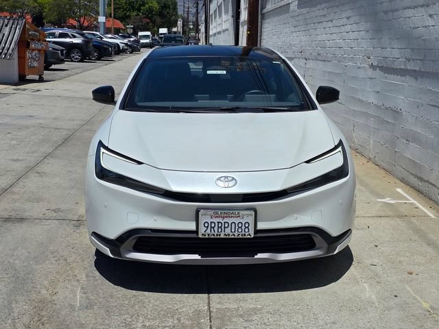 Used 2024 Toyota Prius XLE FWD image 2