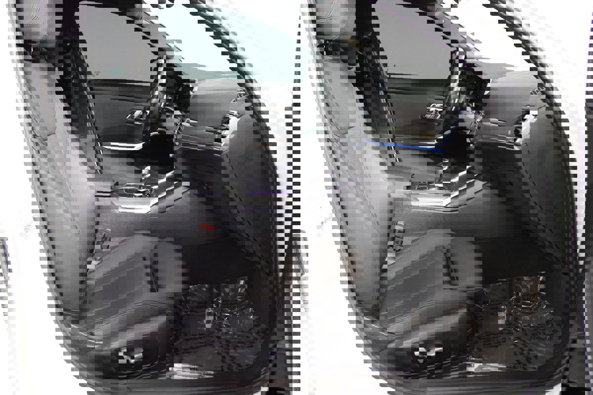 Used 2021 BMW 330e w/ M Sport Package image 12