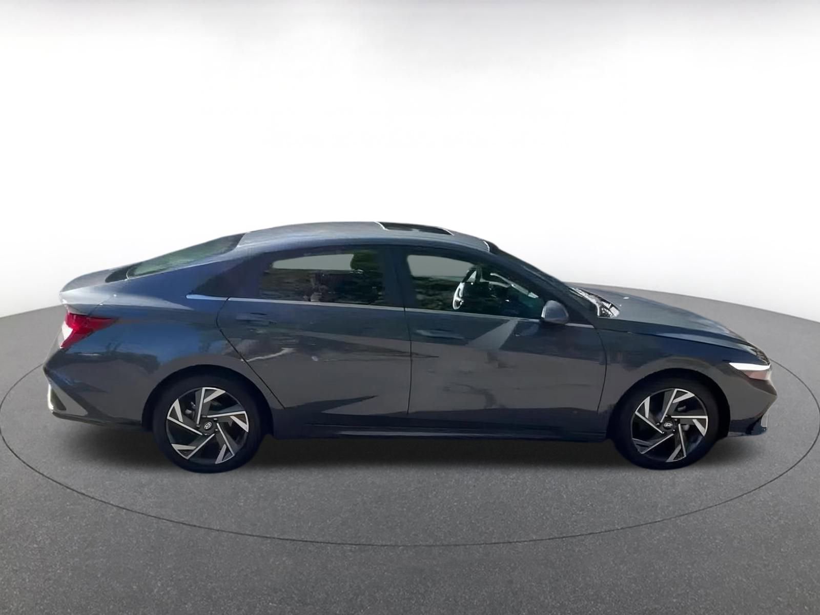 Used 2025 Hyundai Elantra SEL image 15