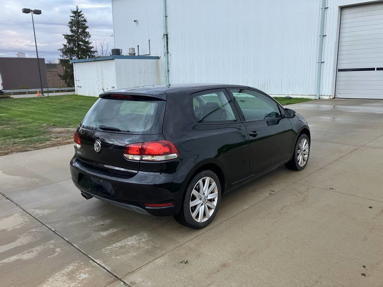 Used 2010 Volkswagen Golf 2-Door image 5