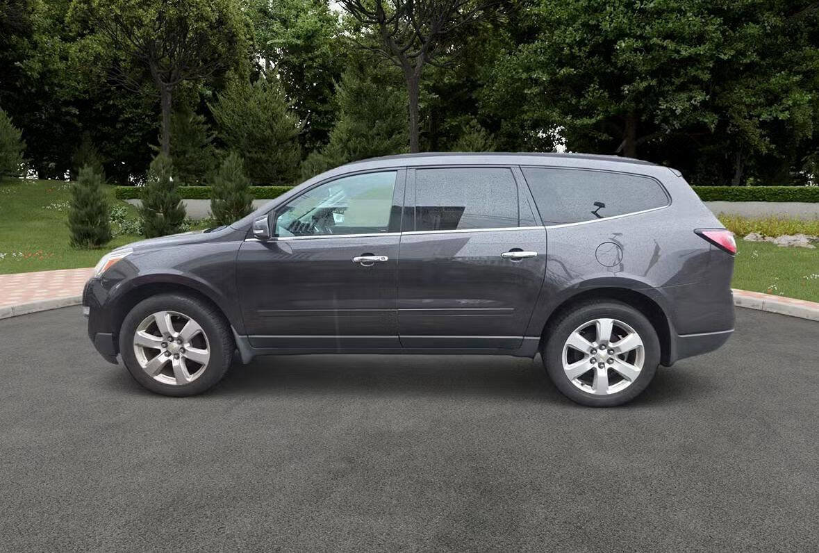 Used 2016 Chevrolet Traverse LT w/ Style and Technology Package image 3