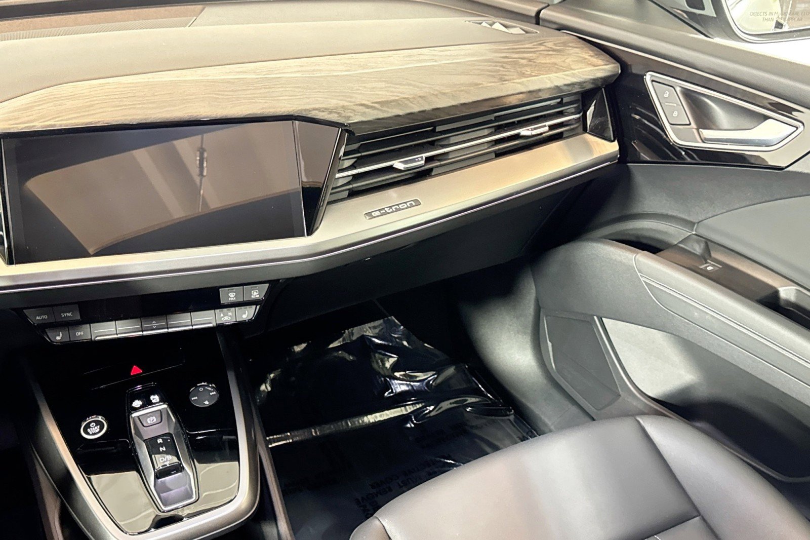 Used 2025 Audi Q4 e-tron Premium Plus image 22