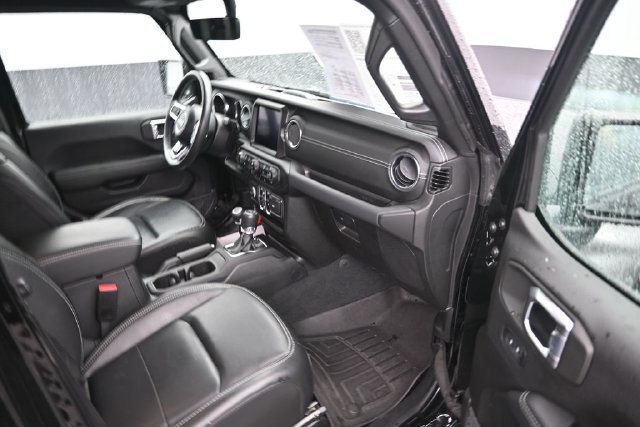 Used 2023 Jeep Wrangler Unlimited Sahara w/ Cold Weather Group AWD/4WD image 9