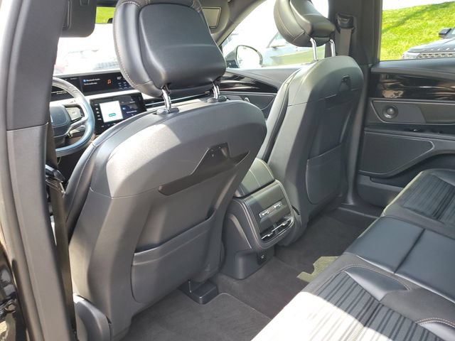 Used 2024 Lincoln Nautilus Reserve w/ Equipment Group 202A AWD/4WD image 28