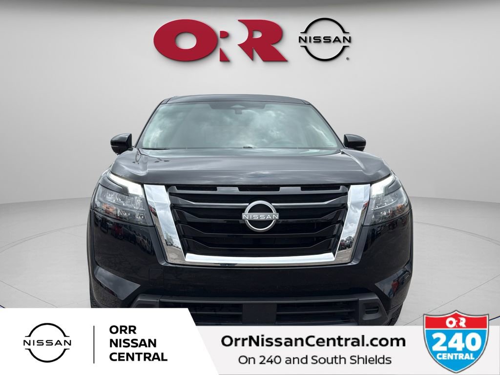 Used 2025 Nissan Pathfinder SV image 2