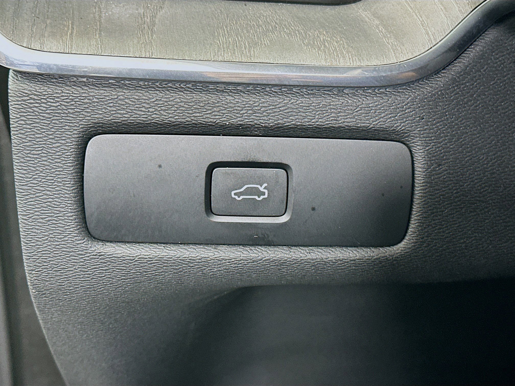 Used 2025 Volvo XC60 B5 Plus w/ Climate Package image 16