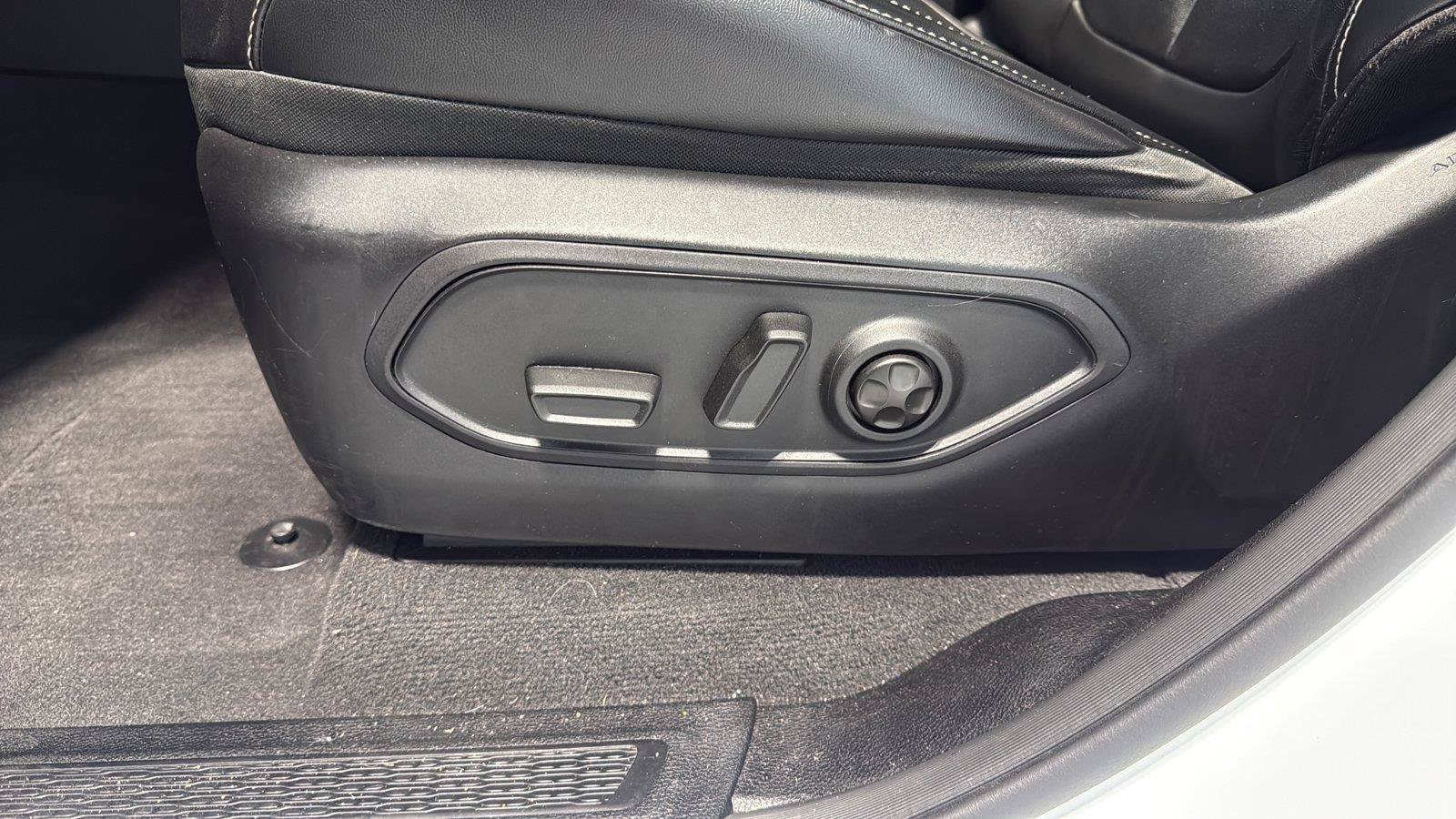 Used 2021 Jeep Grand Cherokee L Limited AWD/4WD image 24