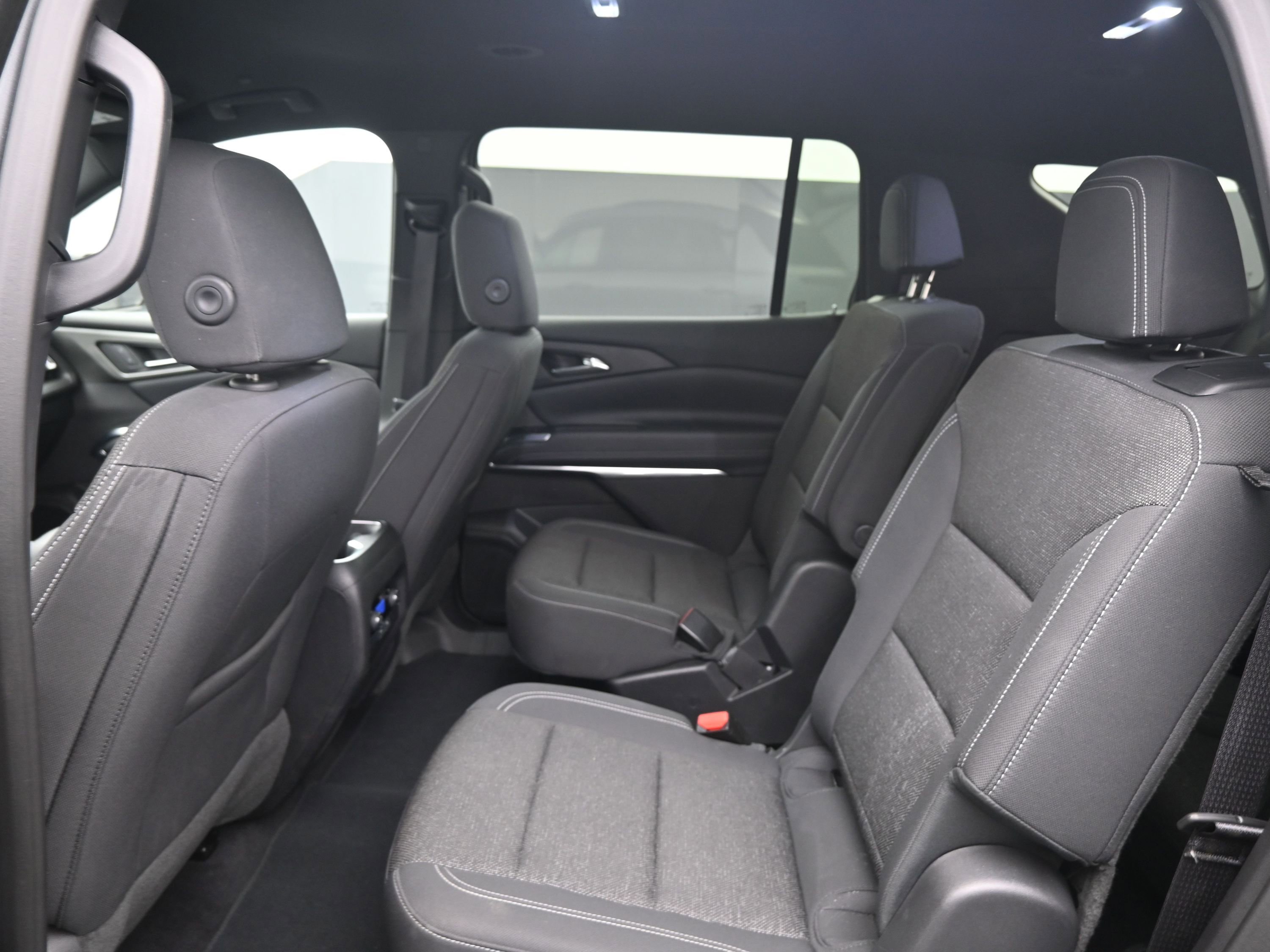 Used 2025 Chevrolet Traverse LT image 17