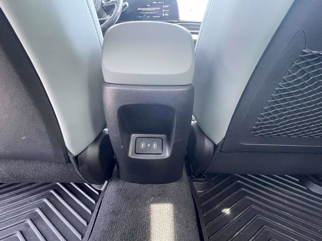 Used 2025 Hyundai Elantra Limited FWD image 13