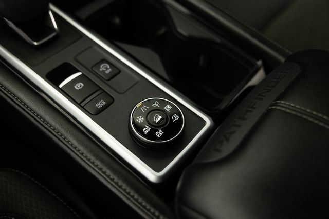 Used 2024 Nissan Pathfinder SV AWD/4WD image 39