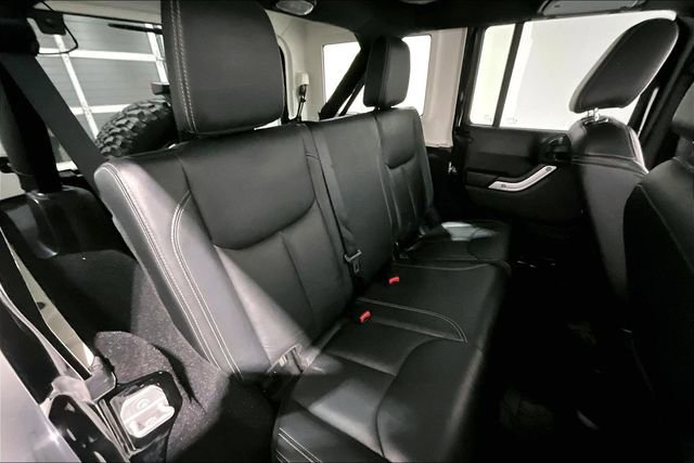 Used 2016 Jeep Wrangler Unlimited Rubicon w/ Connectivity Group image 26