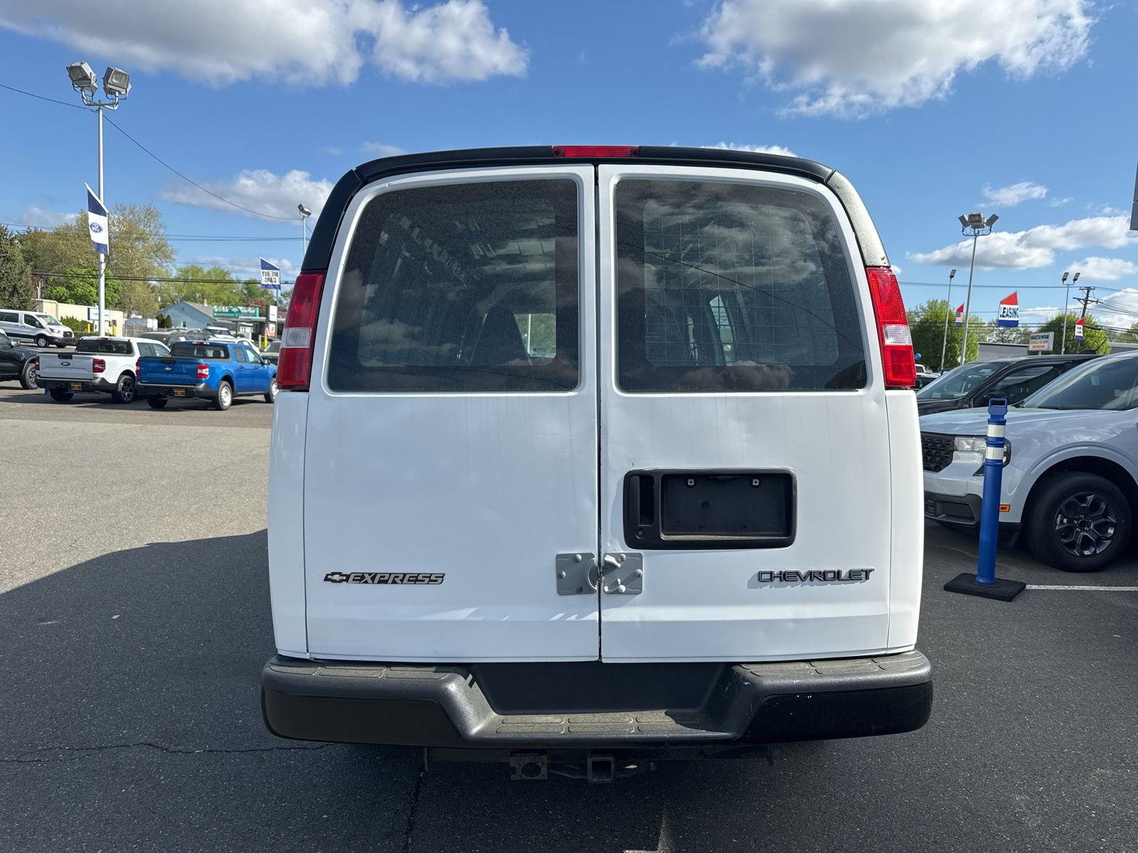 Used 2022 Chevrolet Express 2500 w/ Driver Convenience Package RWD image 7