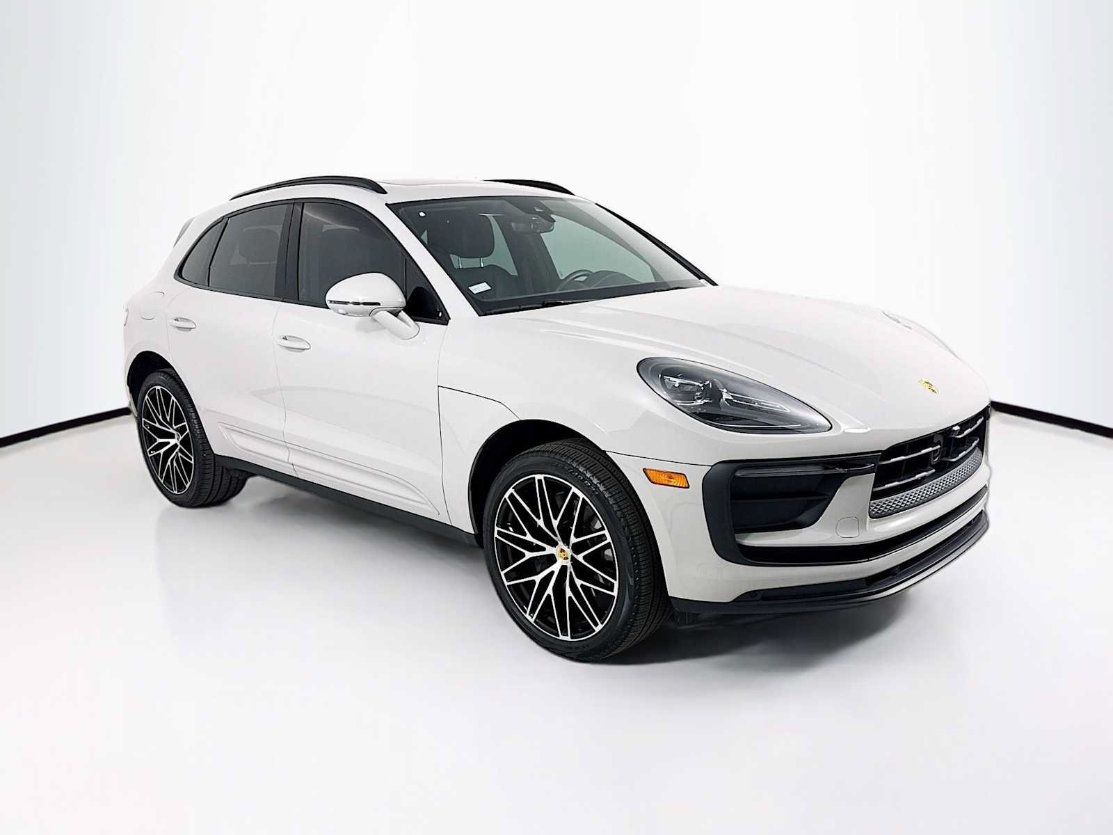 Certified 2025 Porsche Macan AWD/4WD image 7