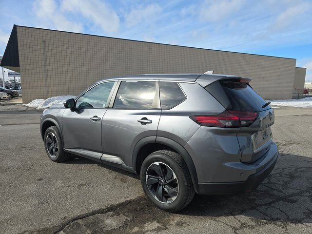 Used 2024 Nissan Rogue SV image 7