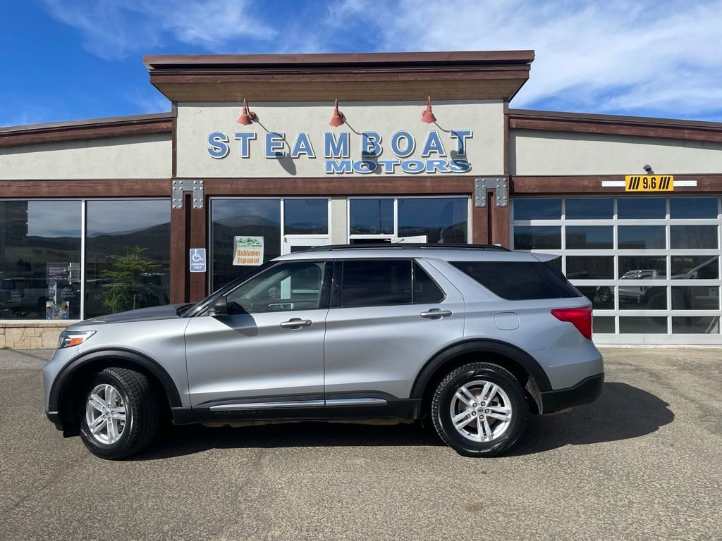 Used 2020 Ford Explorer XLT w/ Equipment Group 202A image 2